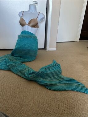 Teal Mermaid Tail Blanket